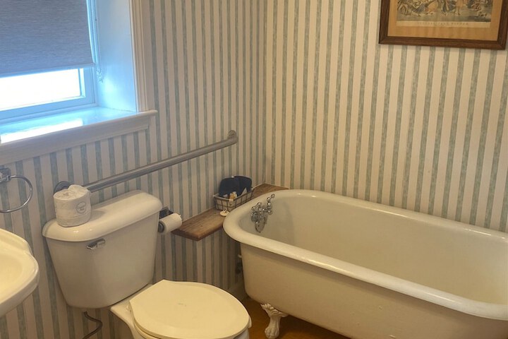 Room 42 of 50