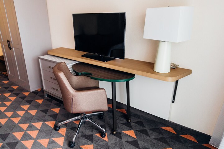 Room 17 of 37