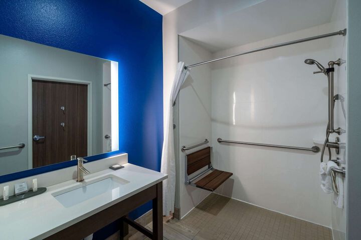 Room 17 of 35