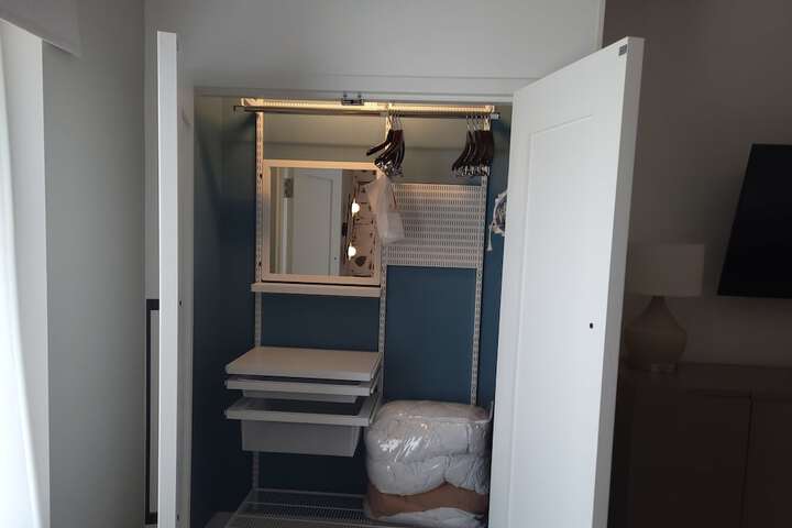 Room 10 of 33