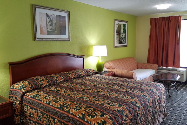 Room 33 of 47