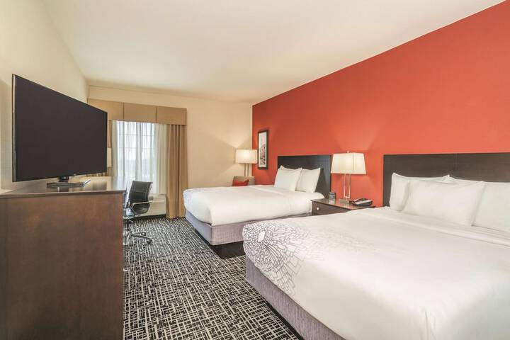 La Quinta Inn & Suites by Wyndham Smyrna TN - Nashville