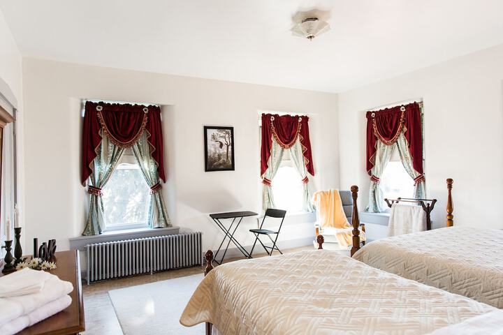 Room 28 of 73