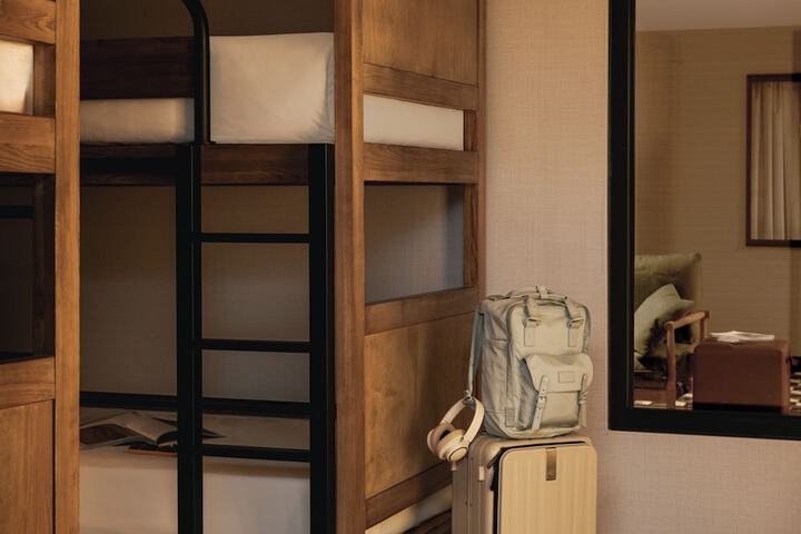 Room 32 of 46