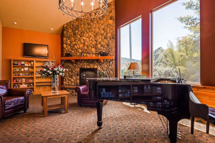 Best Western Plus Hartford Lodge