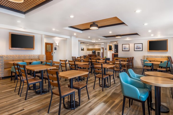 Best Western Plus 1000 Islands Hotel & Suites