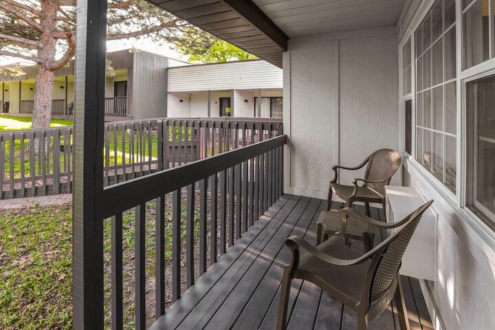Super 8 by Wyndham Gananoque / Country Squire Resort