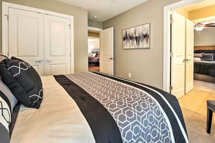 Downtown Townhome Walk to Dine & Shop on Broad St
