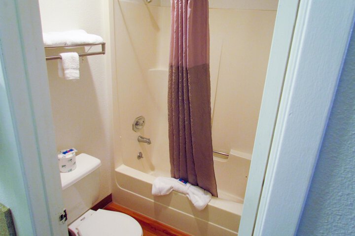 Room 27 of 34