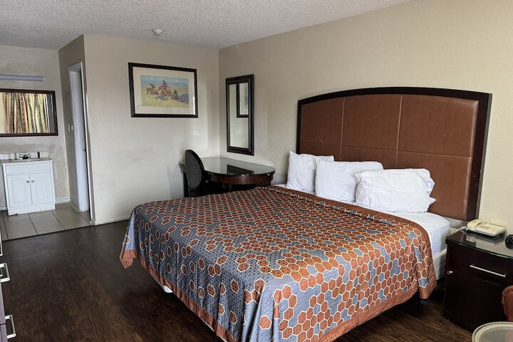Room 10 of 17