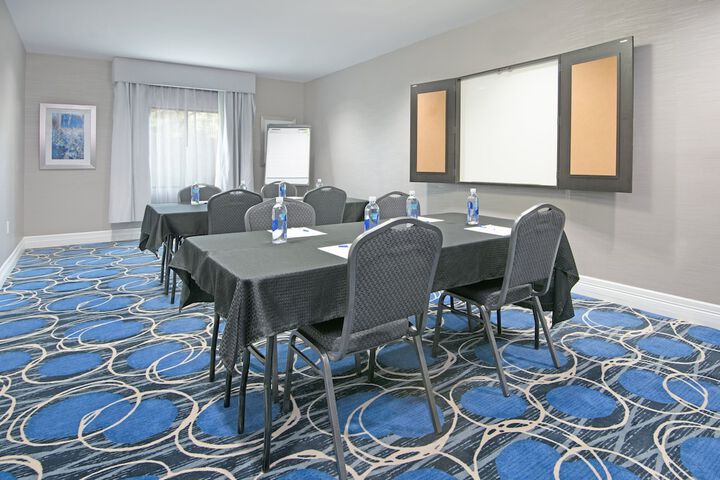 Holiday Inn Express & Suites Houston North - IAH Area by IHG