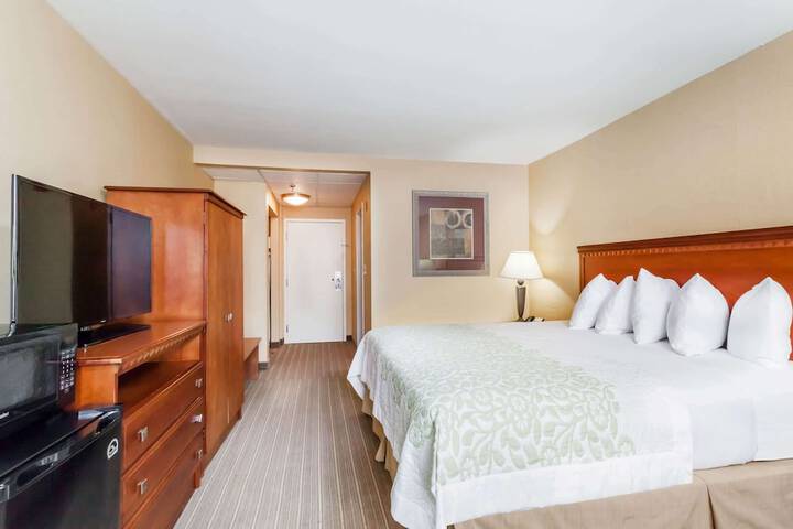 Room 10 of 17