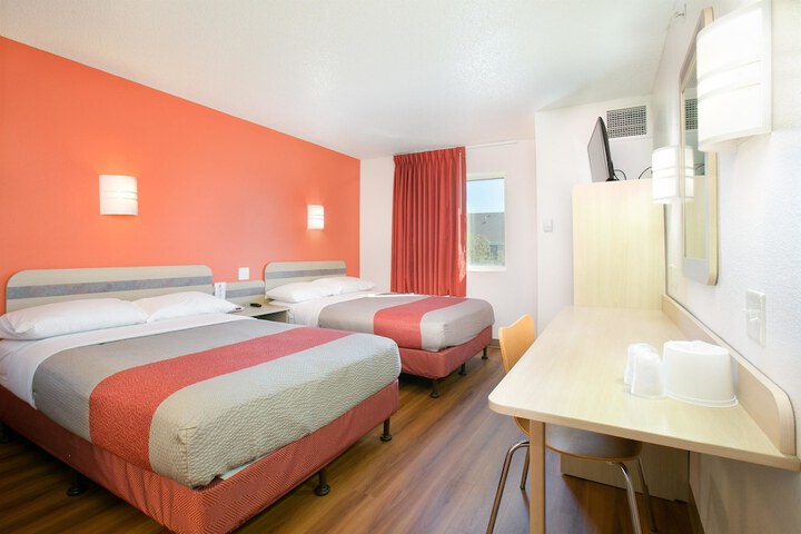 Room 14 of 38