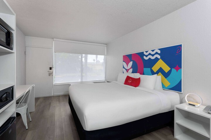 Room 33 of 69