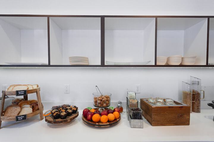 Breakfast/Coffee Service 40 of 55