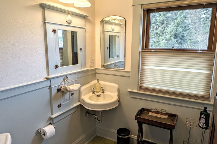Room 28 of 44