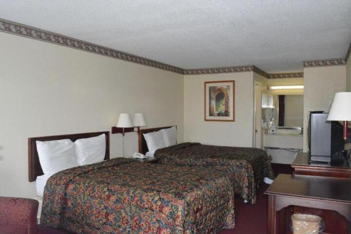 Knights Inn Hurricane Mills