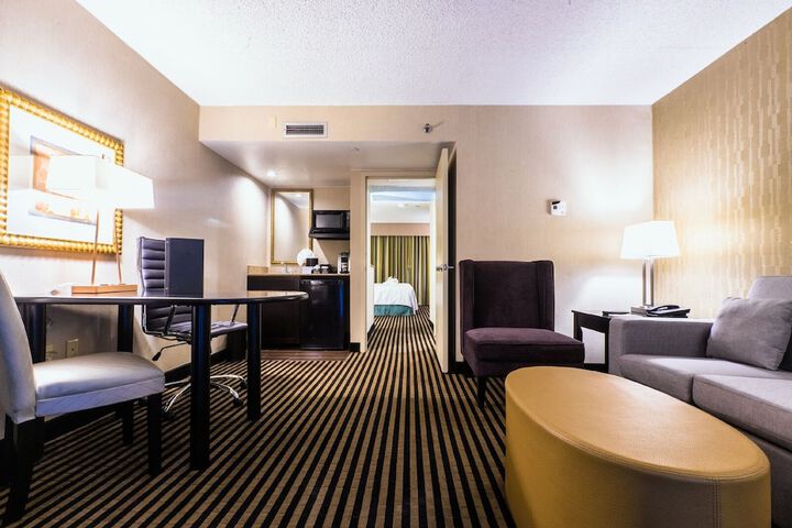 Embassy Suites by Hilton Piscataway Somerset