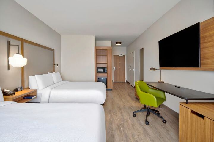 Room 14 of 30