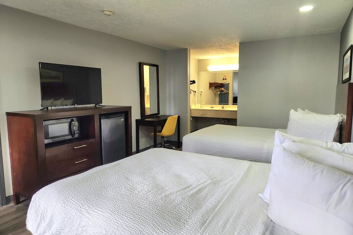 Days Inn & Suites by Wyndham Winnie