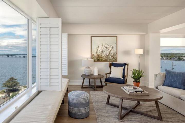 Newport Harbor Island Resort