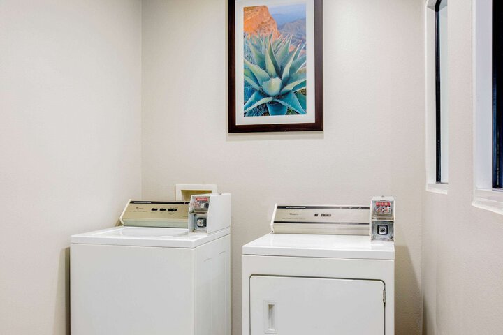 La Quinta Inn & Suites by Wyndham Mission at West McAllen