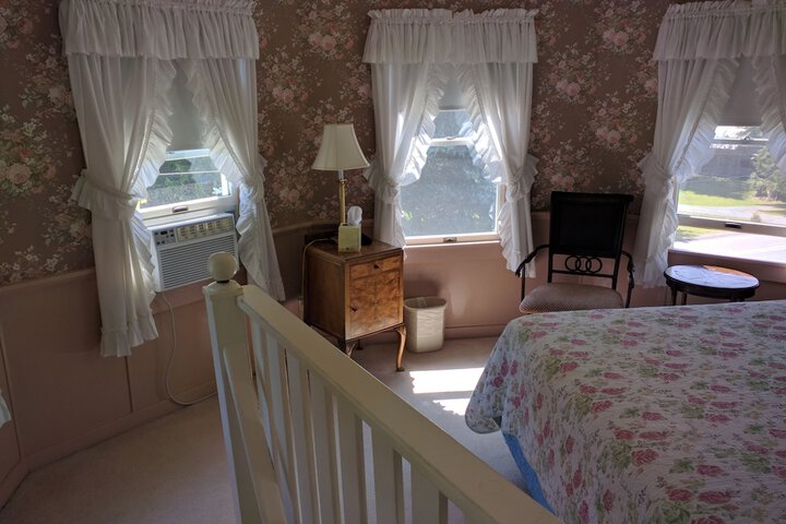 Alexanders Lodge