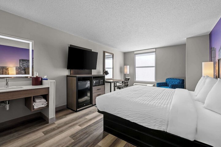Room 16 of 37