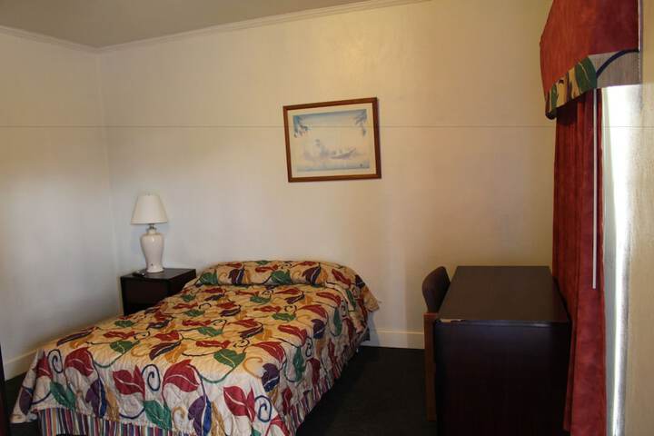 Room 8 of 11