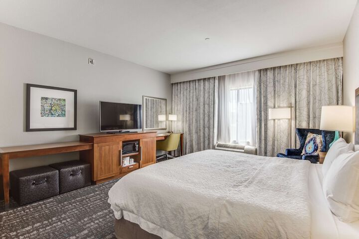 Hampton Inn & Suites Dallas / Ft. Worth Airport South
