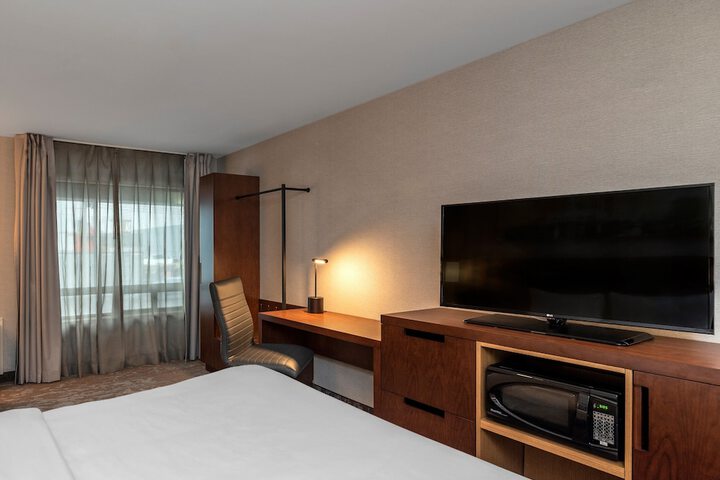 Room 19 of 38