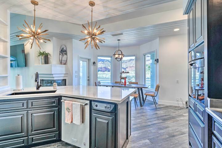 Spacious Parker House on the Colorado River!