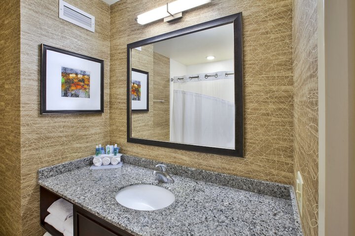 Holiday Inn Express & Suites Geneva Finger Lakes by IHG