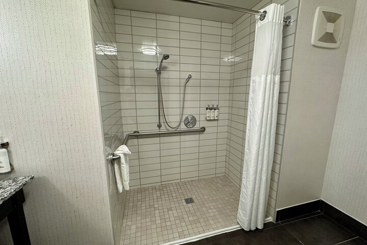 Room 40 of 82
