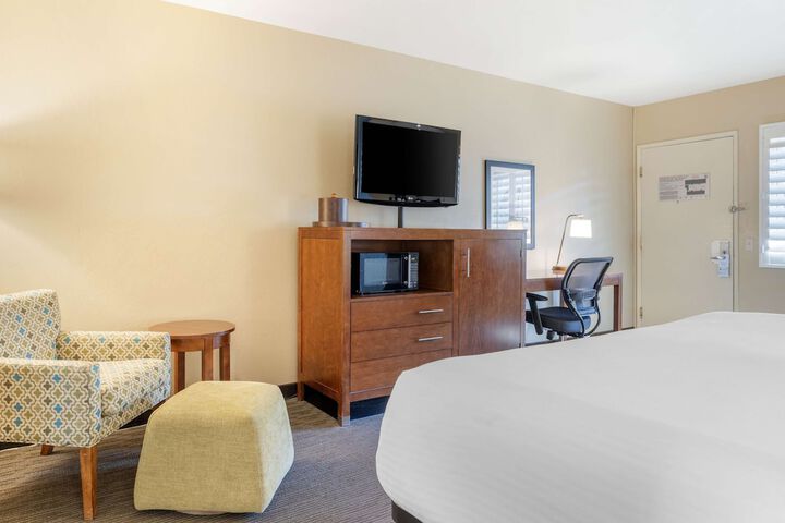 Room 28 of 44