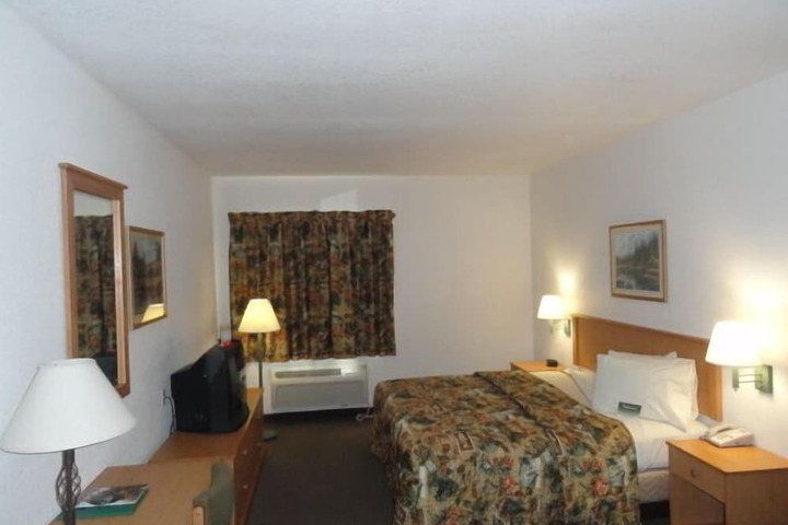 Room 27 of 36