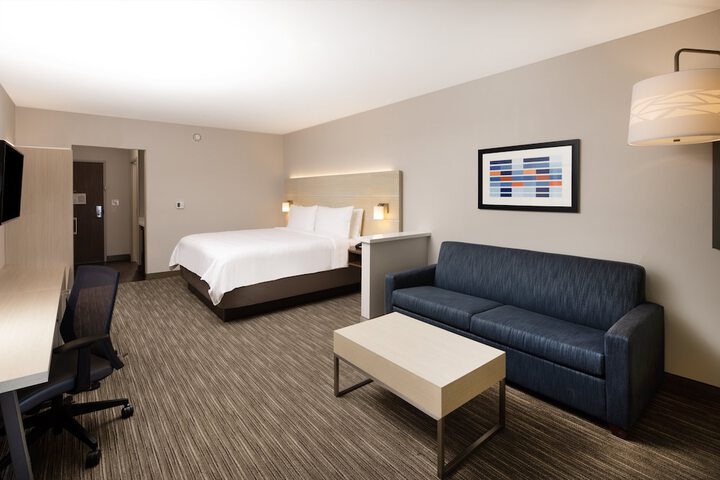 Holiday Inn Express & Suites Ft. Myers Beach-Sanibel Gateway by IHG