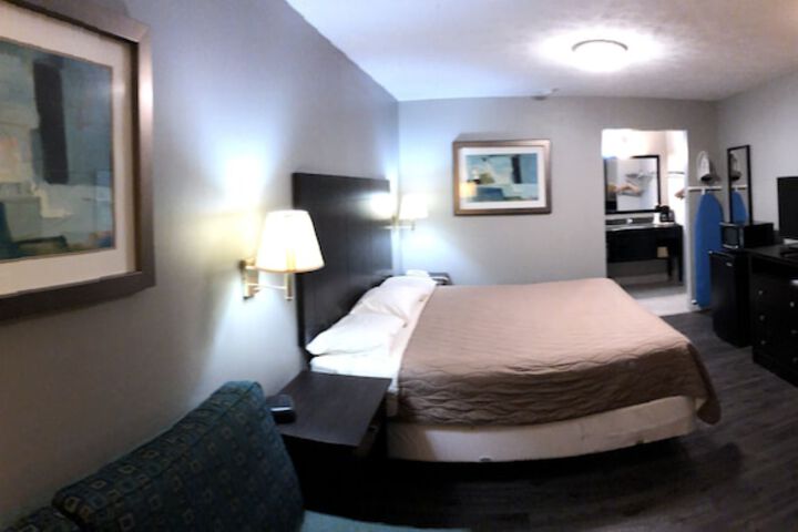 Room 32 of 40