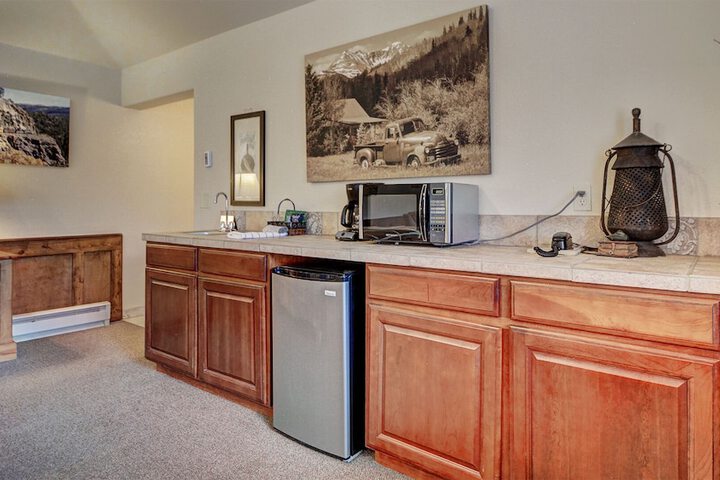 Eagle Fire Lodge & Cabins