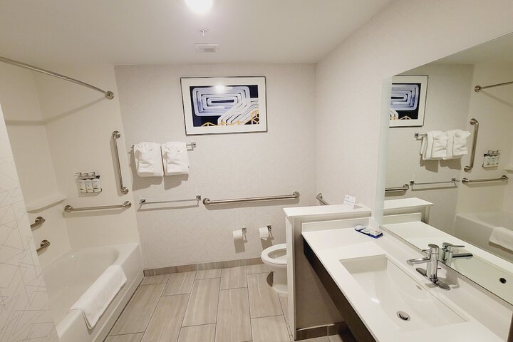 Room 15 of 34