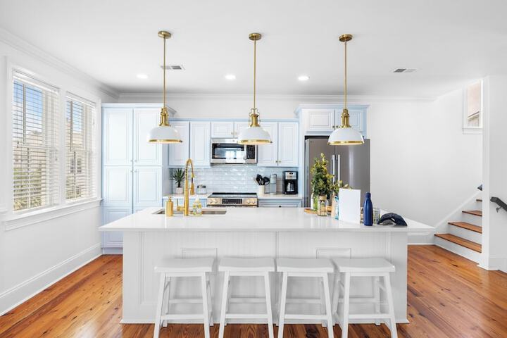 1 Block to Beach Newly Renovated 6bdr w / Rooftop Views Sand Dune by Avantstay