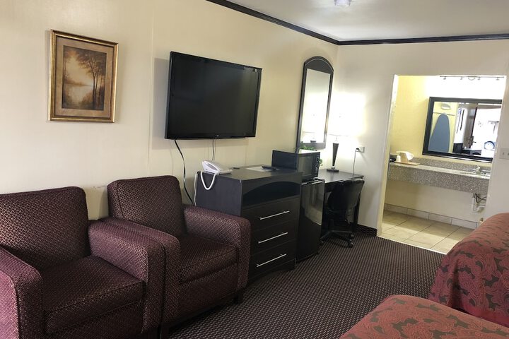 Room 7 of 16
