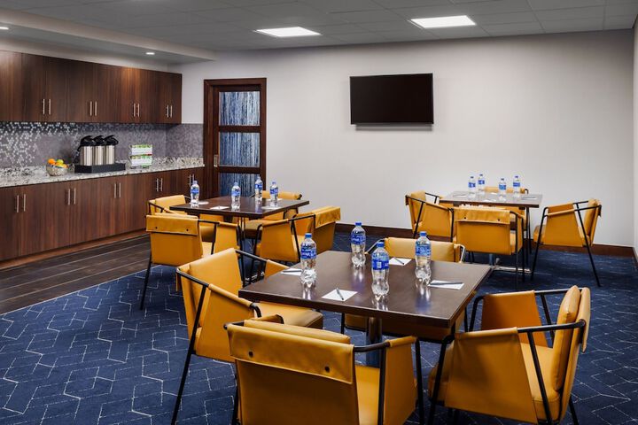 Courtyard by Marriott Manchester - Boston Regional Airport