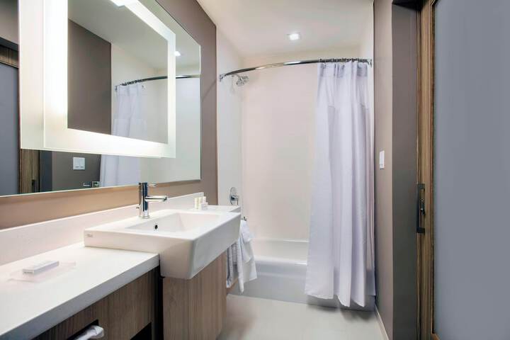 Room 10 of 22