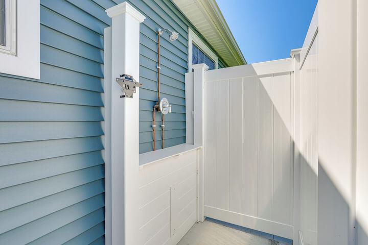 Old Saybrook Home w / Screened Porch & Ocean View!
