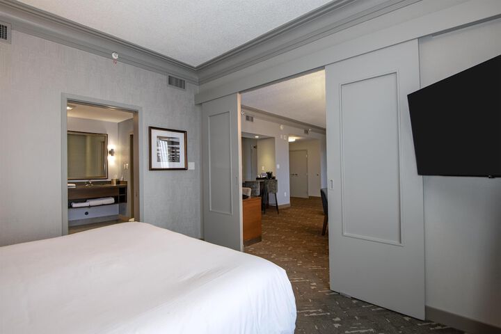 DoubleTree by Hilton Hotel West Edmonton