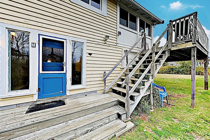 Ocean-view Sunrise - Steps To Beach 2 Bedroom Cottage