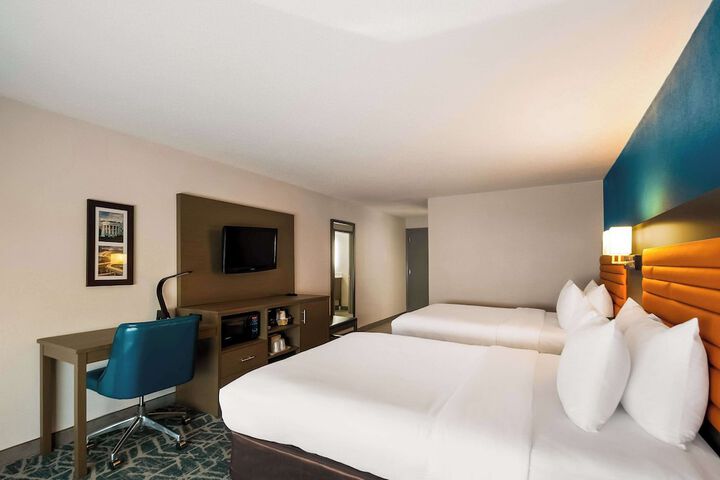 Room 4 of 33
