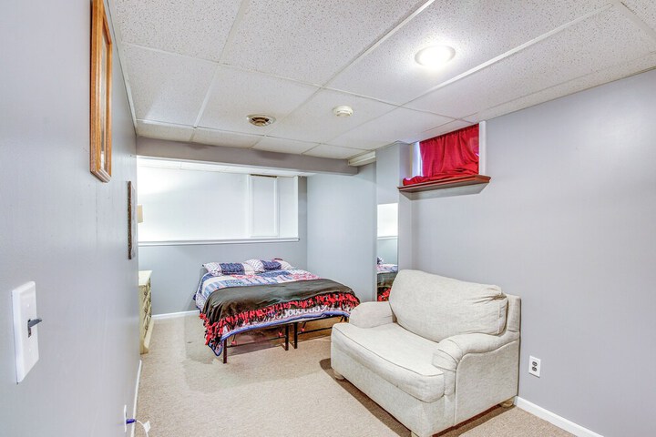 Shawnee Vacation Rental 11 Mi to Kansas City!