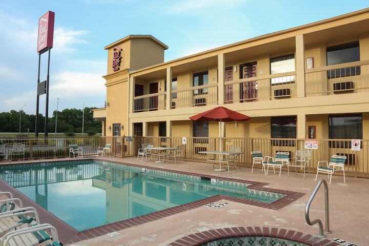 Pool 4 of 24